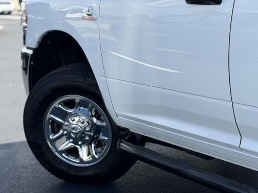 2023 RAM 2500 Tradesman Crew Cab 4x4 6'4' Box