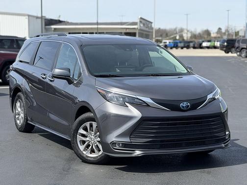 Ice Cap 2025 Toyota Sienna XLE