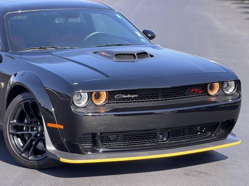 Pitch Black Clearcoat 2023 Dodge Challenger R/T Scat Pack Widebody
