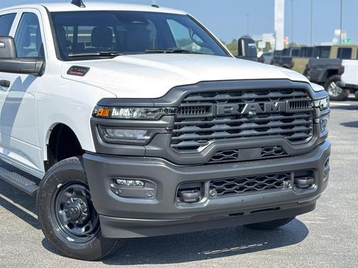 2025 RAM 2500 Tradesman Crew Cab 4x4 6'4' Box