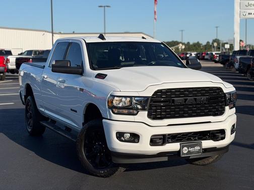 Bright White Clearcoat 2022 RAM 2500 Big Horn Crew Cab 4x4 6'4' Box