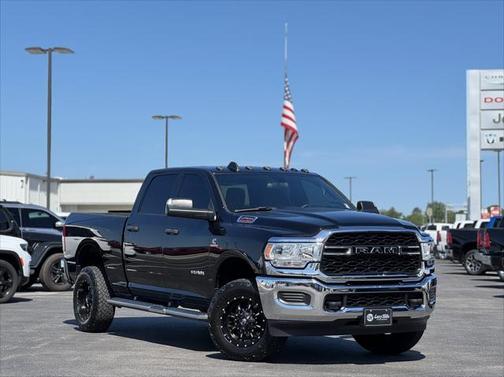 2022 RAM 2500 Tradesman Crew Cab 4x4 6'4' Box