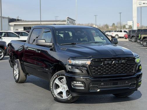 Diamond Black Crystal Pearlcoat 2026 RAM 1500 Express