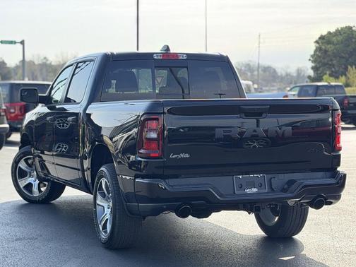 Diamond Black Crystal Pearlcoat 2026 RAM 1500 Express