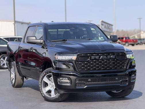 Diamond Black Crystal Pearlcoat 2026 RAM 1500 Express