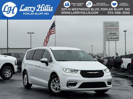 Bright White Clearcoat 2023 Chrysler Pacifica Touring L