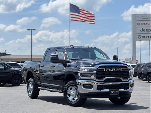 2025 RAM 2500 Tradesman Crew Cab 4x4 6'4' Box