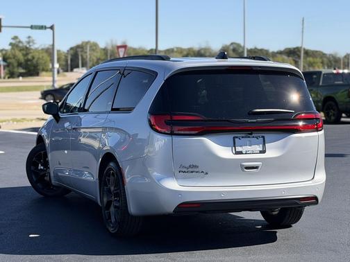 2026 Chrysler Pacifica L