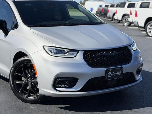 2026 Chrysler Pacifica L