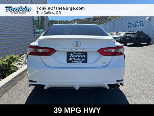Super White 2019 Toyota Camry SE