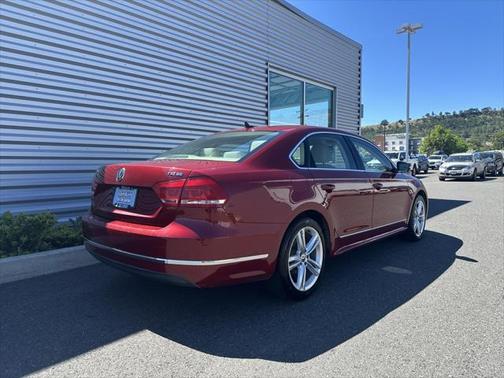 2015 Volkswagen Passat 1.8T Auto SE w/Sunroof & Nav