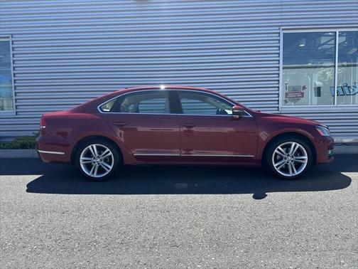 2015 Volkswagen Passat 1.8T Auto SE w/Sunroof & Nav