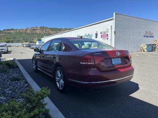 2015 Volkswagen Passat 1.8T Auto SE w/Sunroof & Nav