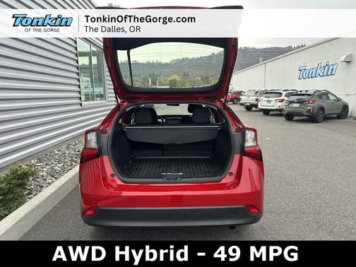 2022 Toyota Prius LE