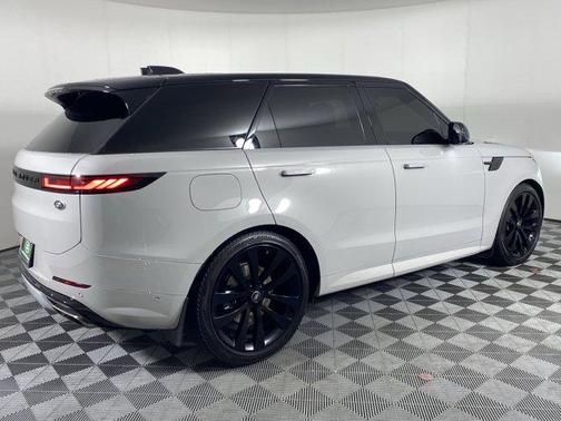 2023 Land Rover Range Rover Sport SE