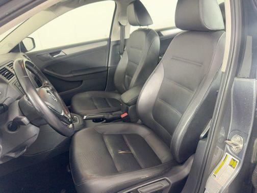 2015 Volkswagen Jetta Auto SE w/Connectivity/Navigation