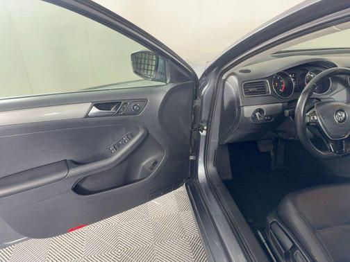 2015 Volkswagen Jetta Auto SE w/Connectivity/Navigation