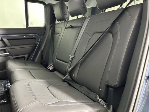 2025 Land Rover Defender 110 P400 S