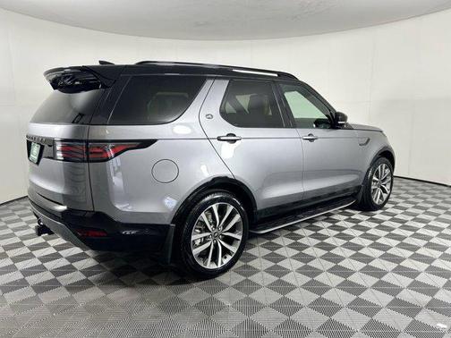 2025 Land Rover Discovery P300 Dynamic SE