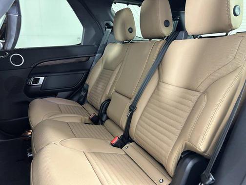 2025 Land Rover Discovery P300 Dynamic SE
