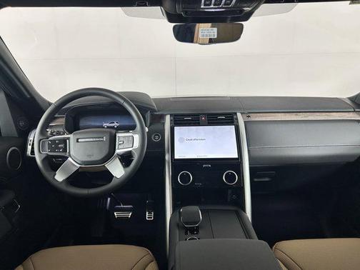 2025 Land Rover Discovery P300 Dynamic SE