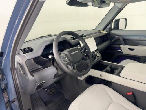 2026 Land Rover Defender P500 X-Dynamic SE