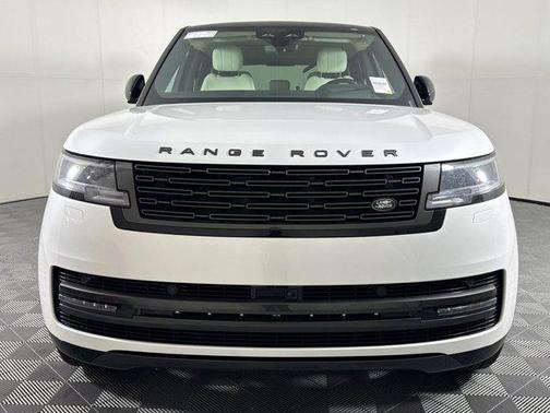 Ostuni Pearl White Premium Metallic 2026 Land Rover Range Rover P400 SE