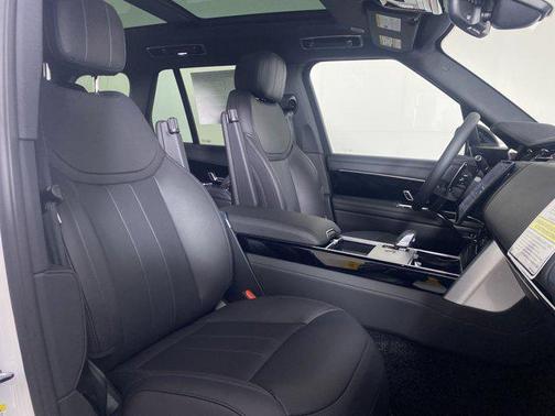2025 Land Rover Range Rover P400 SE