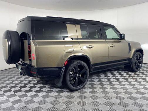 2025 Land Rover Defender 130 P400 X-Dynamic SE