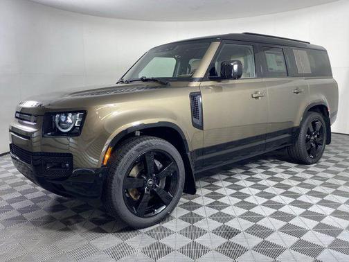2025 Land Rover Defender 130 P400 X-Dynamic SE
