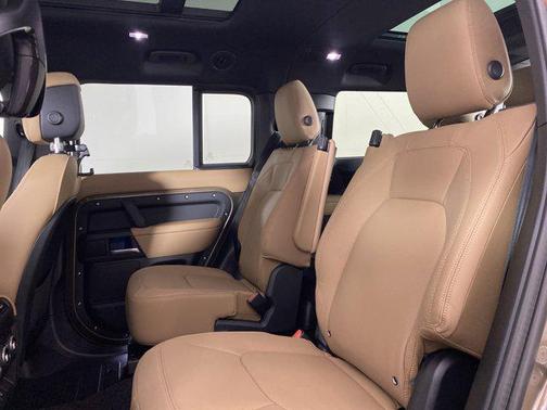 2025 Land Rover Defender 130 P400 X-Dynamic SE