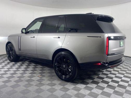 2025 Land Rover Range Rover P530 SE