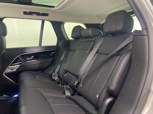 2025 Land Rover Range Rover P530 SE