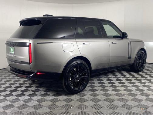 2025 Land Rover Range Rover P530 SE