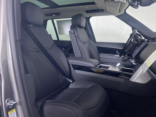 2025 Land Rover Range Rover P530 SE