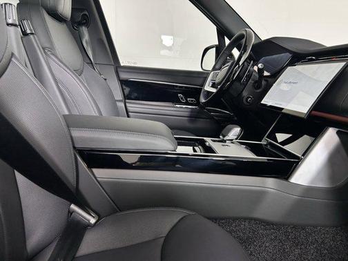 2025 Land Rover Range Rover P400 SE 7 Seat