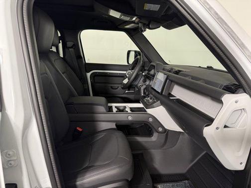 2025 Land Rover Defender 110 P400 S