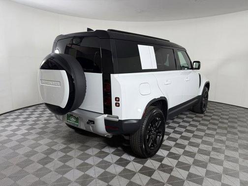 2025 Land Rover Defender 110 P400 S