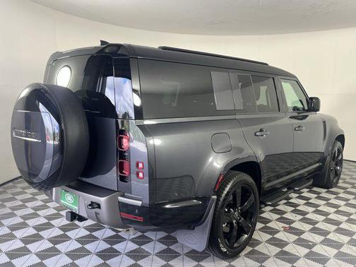 2025 Land Rover Defender 130 P400 X-Dynamic SE