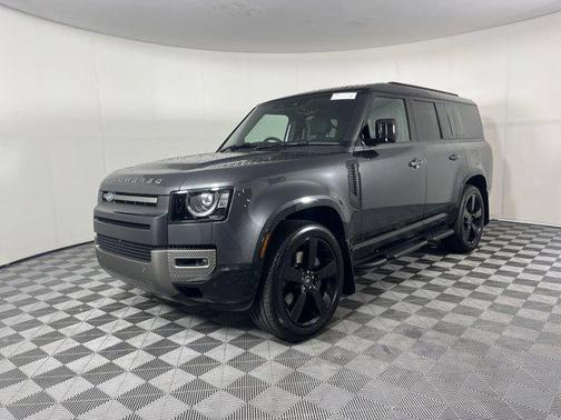 2025 Land Rover Defender 130 P400 X-Dynamic SE