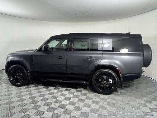 2025 Land Rover Defender 130 P400 X-Dynamic SE
