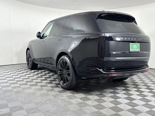 2026 Land Rover Range Rover P530 SE