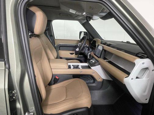 2025 Land Rover Defender 110 P300