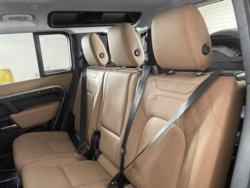 2025 Land Rover Defender 110 P300