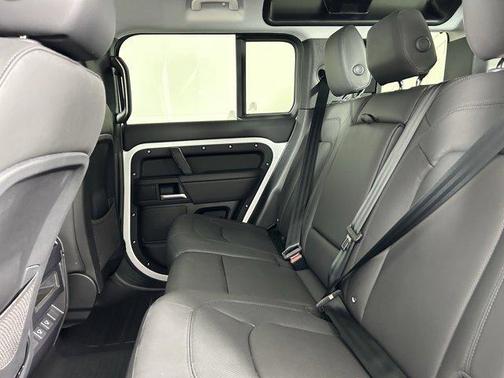 2025 Land Rover Defender 110 P300