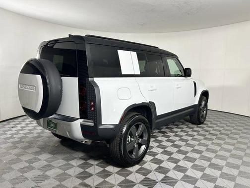 2025 Land Rover Defender 110 P300