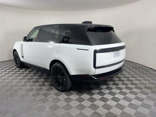 2025 Land Rover Range Rover SE