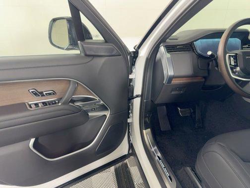 2025 Land Rover Range Rover SE