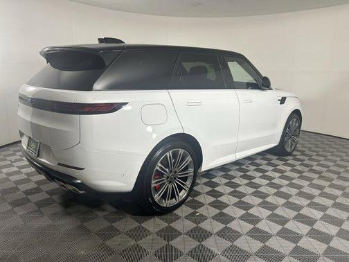 2025 Land Rover Range Rover Sport SE
