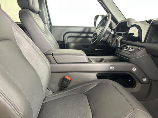 2025 Land Rover Defender 90 P400 X-Dynamic SE